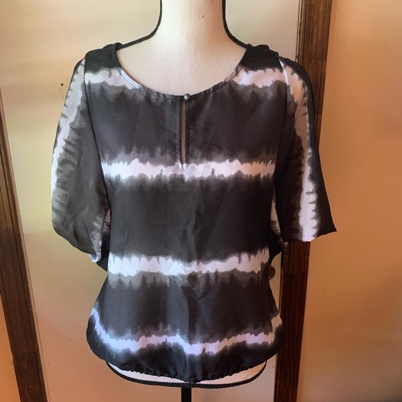 CONVERSE Blouse Black White Tie Dye Flowy Short Sleeve Top Blouse Small EUC LN - Picture 3 of 11
